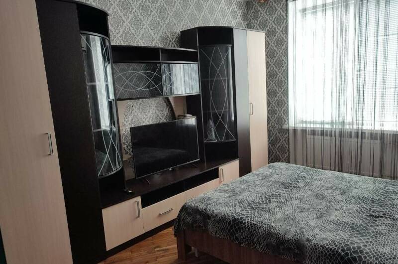 Квартира с отдельным входом и двором