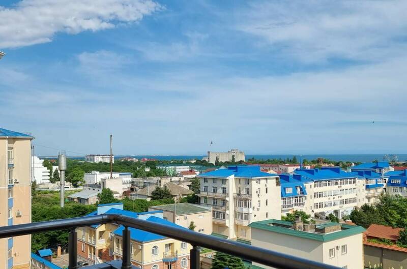 Четырехкомнатная квартира на берегу моря