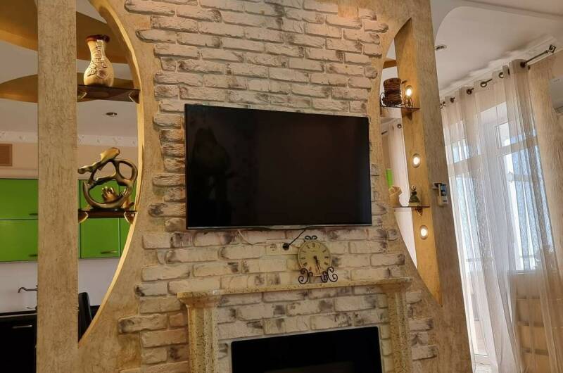 Четырехкомнатная квартира на берегу моря