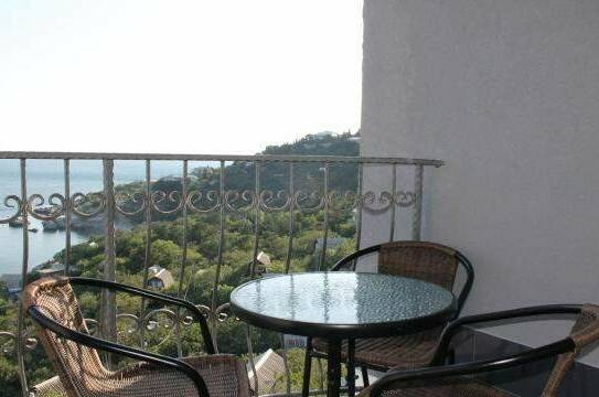 Апартаменты «Лазурный Батилиман»