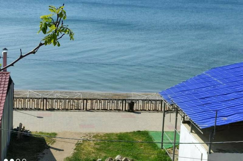 Двухкомнатная квартира на берегу моря