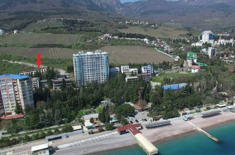 Частный дом с апартаментами