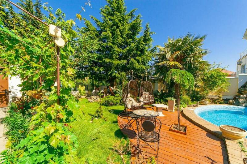 Апартаменты на Лазурной