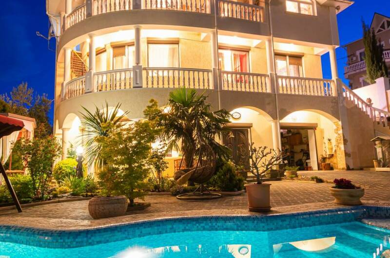 Апартаменты на Лазурной