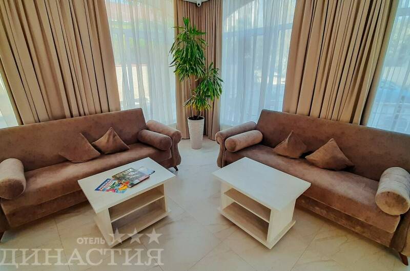 Отель «Династия»