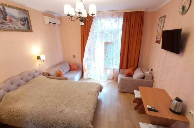 Квартира у дворца «Алупка-Роза 1»