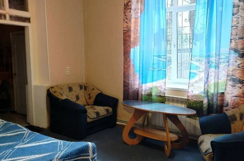 Однокомнатная квартира с двором и парковкой