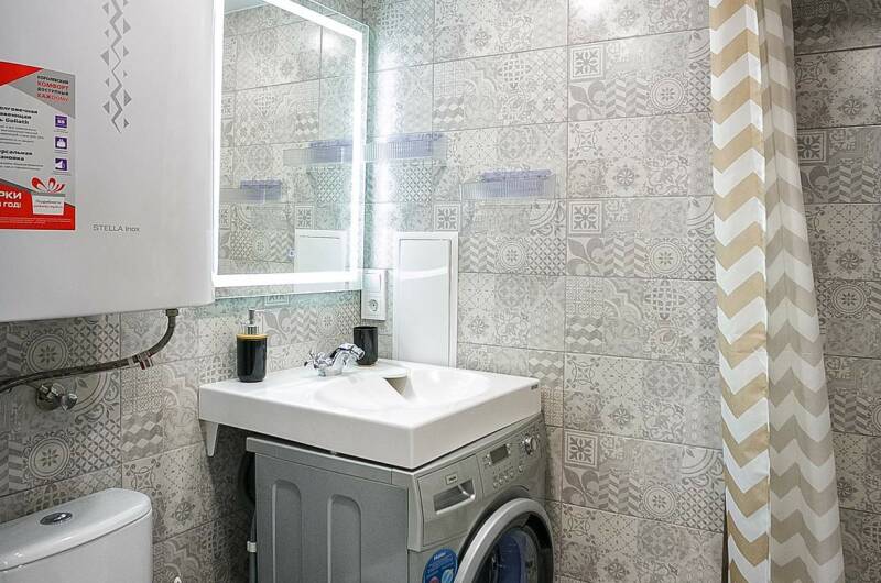 Двухуровневая студия с большим балконом